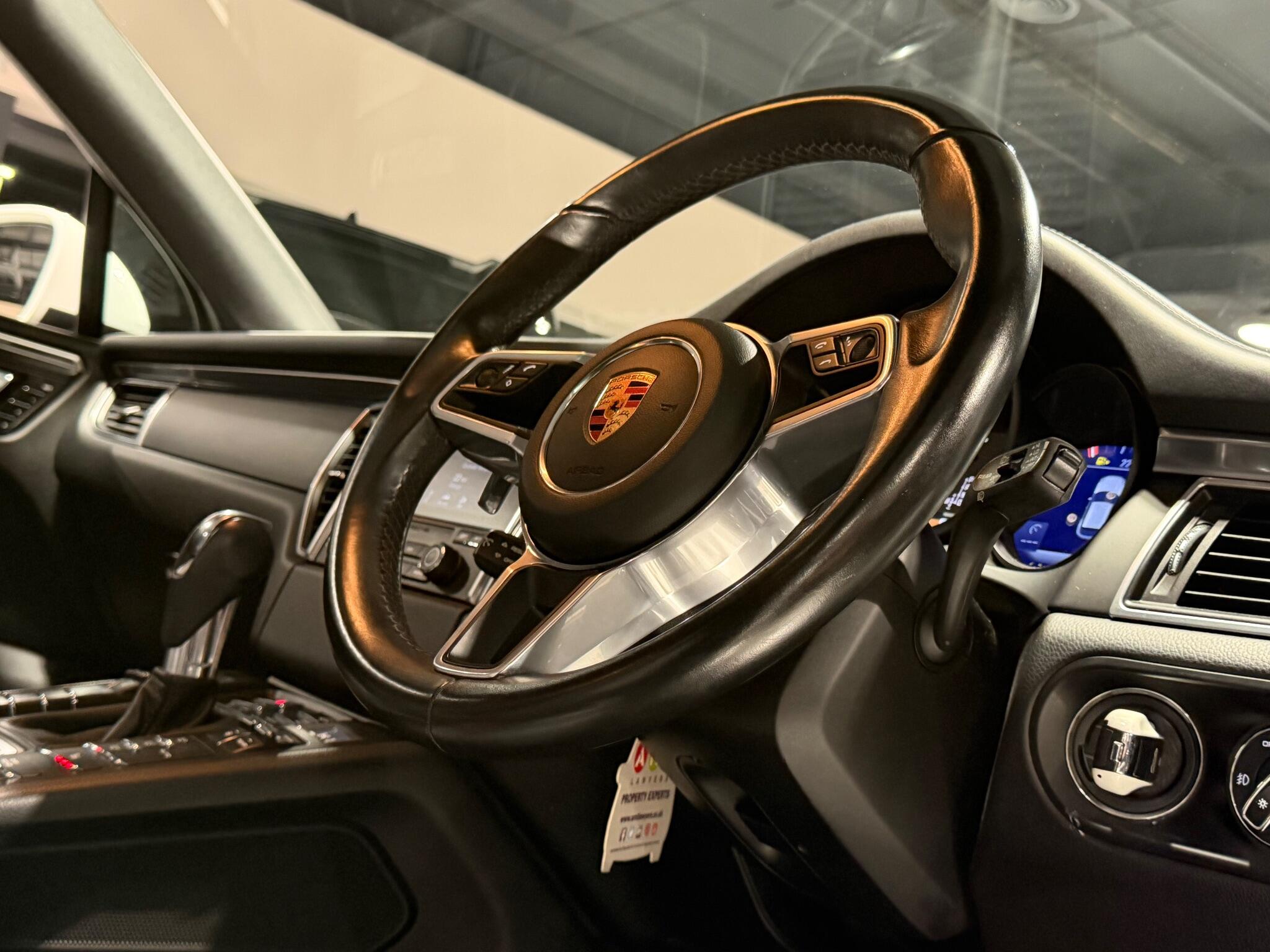 Porsche Macan 2.0T SUV 5dr Petrol PDK 4WD Euro 6 (s/s) (252 ps)